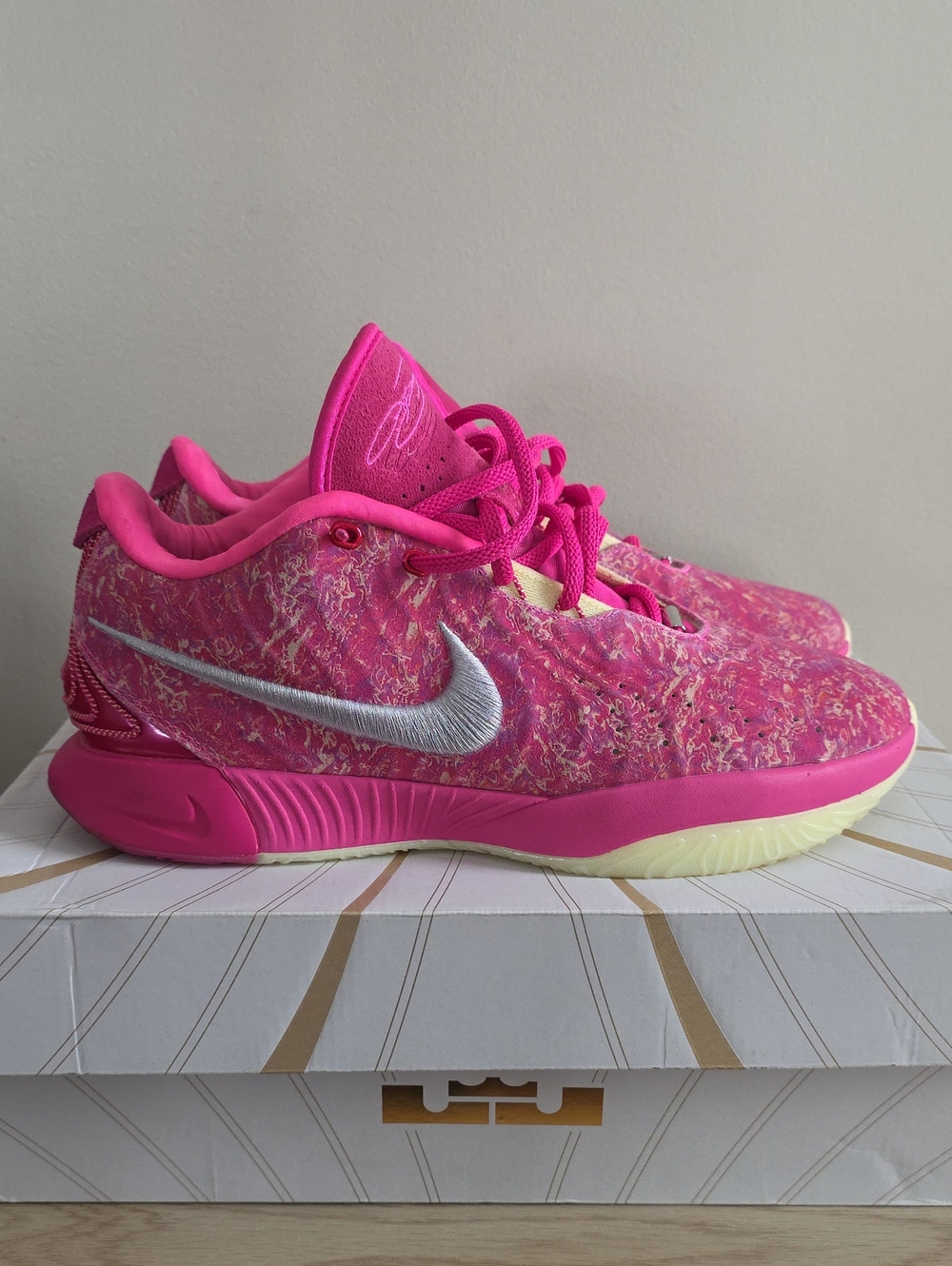 Nike LeBron Mens Hot Pink Marble-Print Low Top Sneakers